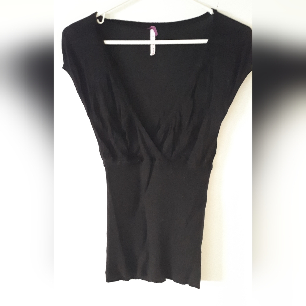 Smart Set Black Short Sleeve V-neck Sweater